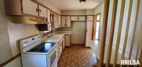 1125 48th St, Moline, IL 61265 photo 8