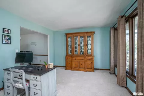 500 S 7th St, Eldridge, IA 52748 photo 4