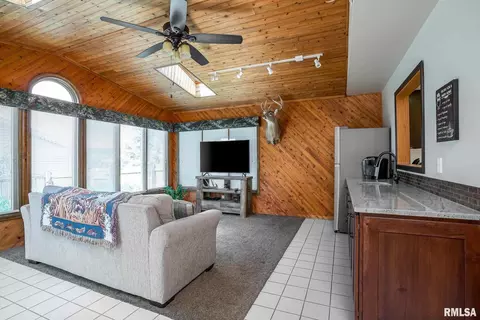 500 S 7th St, Eldridge, IA 52748 photo 8