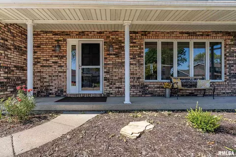 500 S 7th St, Eldridge, IA 52748 photo 2