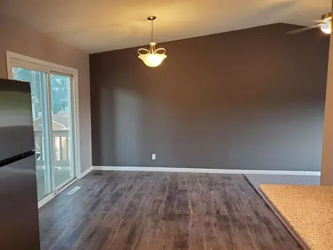 206 W Spring St, Eldridge, IA 52748 photo 6