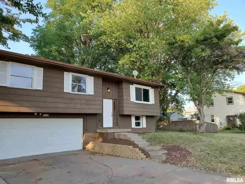 206 W Spring St, Eldridge, IA 52748 photo 1
