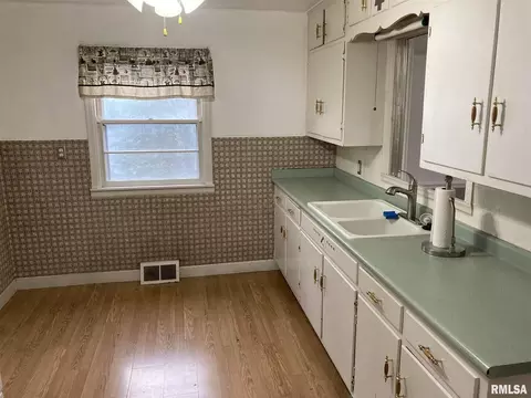 3209 48th Ave, Moline, IL 61265 photo 6