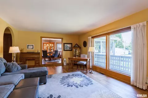 1111 6th Ave, Silvis, IL 61282 photo 9