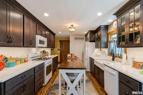1111 6th Ave, Silvis, IL 61282 photo 5