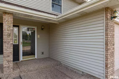 909 14th St, Silvis, IL 61282 photo 2
