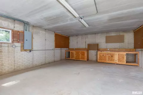 909 14th St, Silvis, IL 61282 photo 31