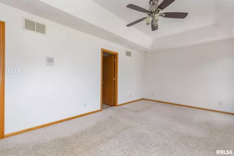 909 14th St, Silvis, IL 61282 photo 19