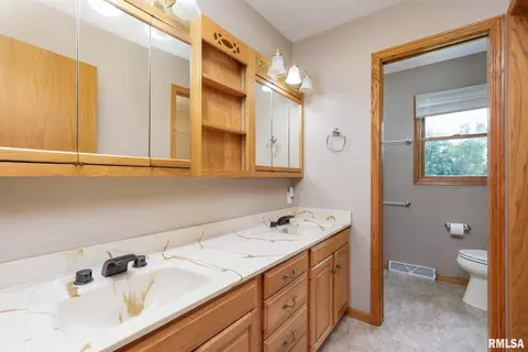 909 14th St, Silvis, IL 61282 photo 22