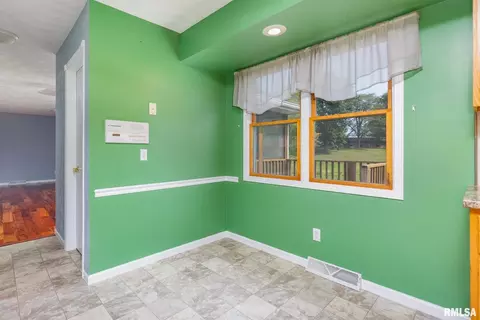 909 14th St, Silvis, IL 61282 photo 8