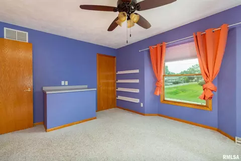 909 14th St, Silvis, IL 61282 photo 11