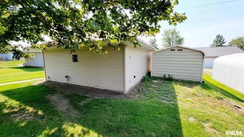 333 W 5th St, Bennett, IA 52721 photo 4