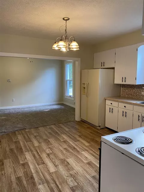 904 E Carter St, Marion, IL 62959 photo 4