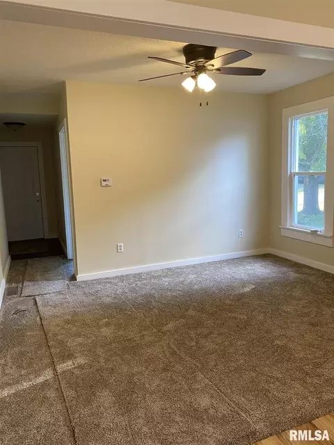 904 E Carter St, Marion, IL 62959 photo 5