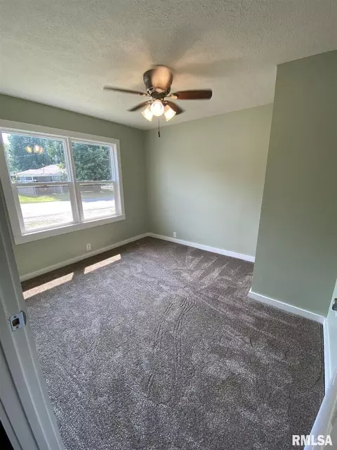 904 E Carter St, Marion, IL 62959 photo 7