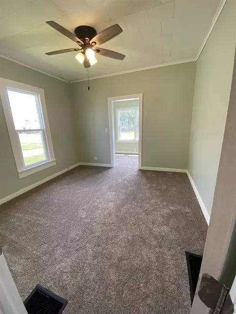 904 E Carter St, Marion, IL 62959 photo 8