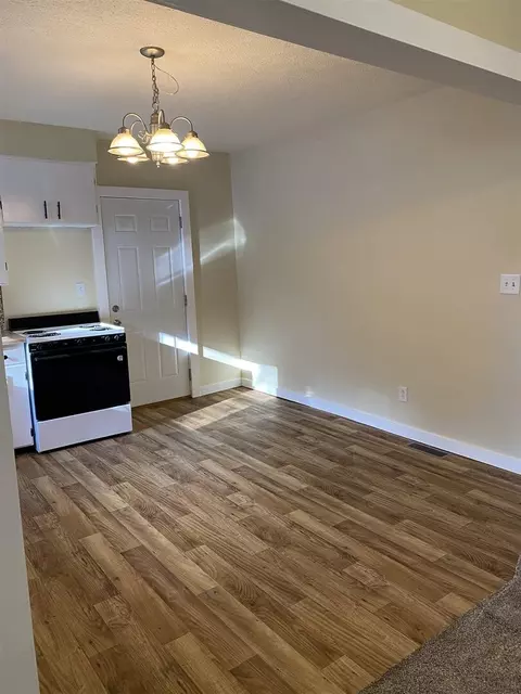 904 E Carter St, Marion, IL 62959 photo 3