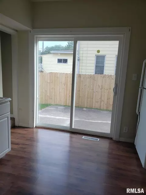 2530 4th St, Moline, IL 61265 photo 9