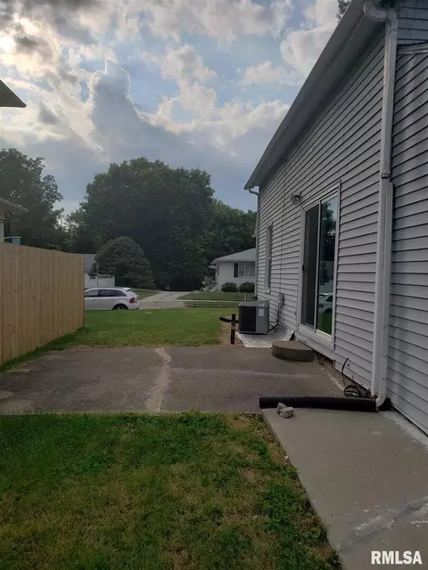 2530 4th St, Moline, IL 61265 photo 28