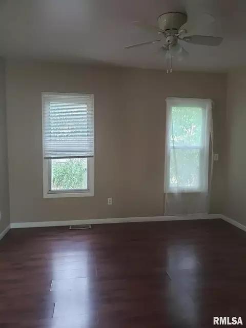 2530 4th St, Moline, IL 61265 photo 5