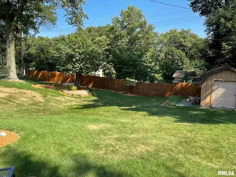 2716 35th St, Moline, IL 61265 photo 5