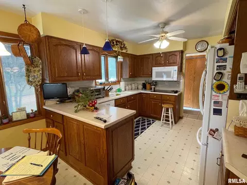 2716 35th St, Moline, IL 61265 photo 35