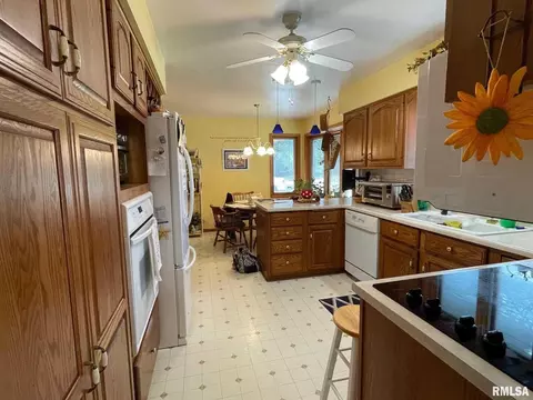 2716 35th St, Moline, IL 61265 photo 38