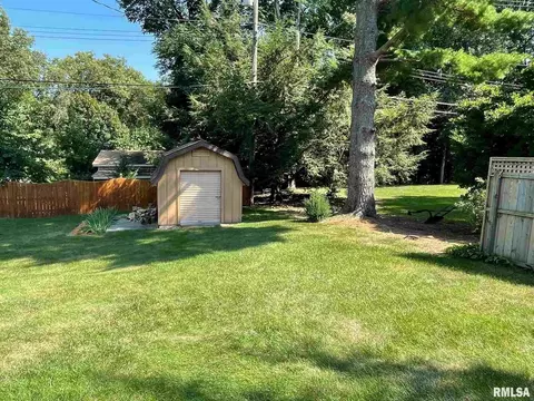 2716 35th St, Moline, IL 61265 photo 4