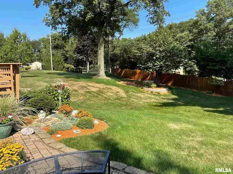 2716 35th St, Moline, IL 61265 photo 6