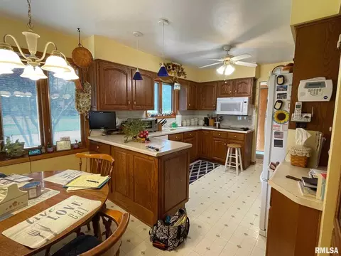 2716 35th St, Moline, IL 61265 photo 32