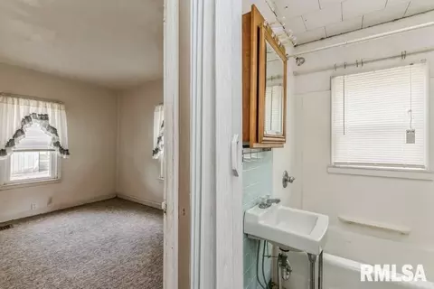 302 S State St, Annawan, IL 61234 photo 9