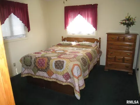 2413 10th St, Silvis, IL 61282 photo 8