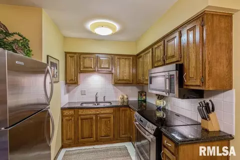 940 17th St #4, Moline, IL 61265 photo 8