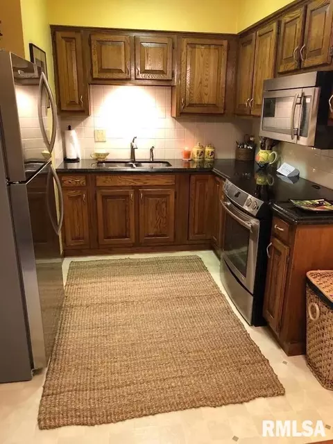 940 17th St #4, Moline, IL 61265 photo 9