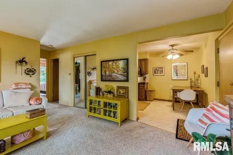 940 17th St #4, Moline, IL 61265 photo 5