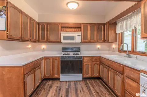 1509 18th Avenue Ct, Silvis, IL 61282 photo 10
