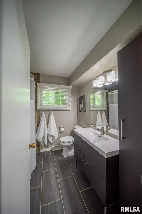 1201 14th St, Viola, IL 61486 photo 11