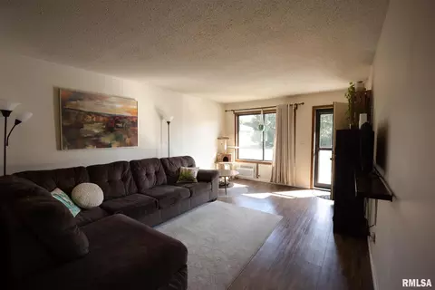 507 Jenkran St #3, Morrison, IL 61270 photo 2