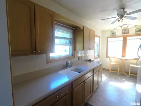 120 18th Ave, Moline, IL 61265 photo 10