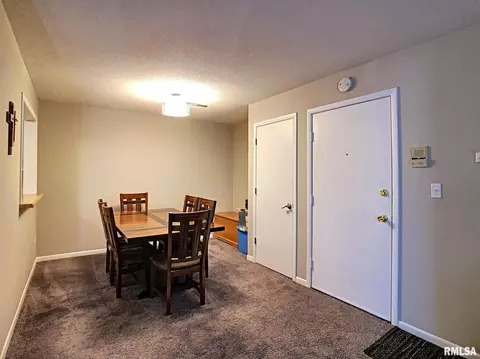 840 E Iowa St #3C, Eldridge, IA 52748 photo 6
