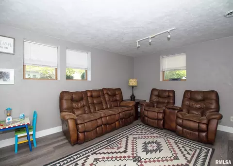1826 45th St, Moline, IL 61265 photo 22