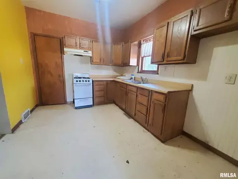 103 5th St, Sherrard, IL 61281 photo 5