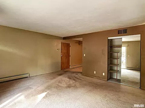 940 17th St #2, Moline, IL 61265 photo 2