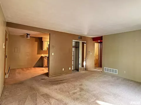 940 17th St #2, Moline, IL 61265 photo 4
