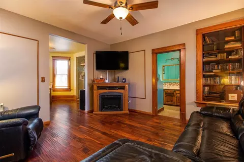 104 N 4th St, Eldridge, IA 52748 photo 5