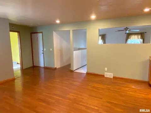 910 Pluto St, Geneseo, IL 61254 photo 15