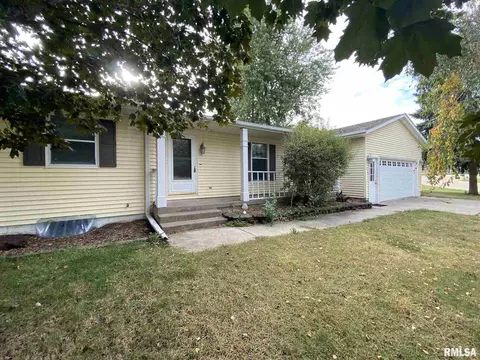910 Pluto St, Geneseo, IL 61254 photo 3
