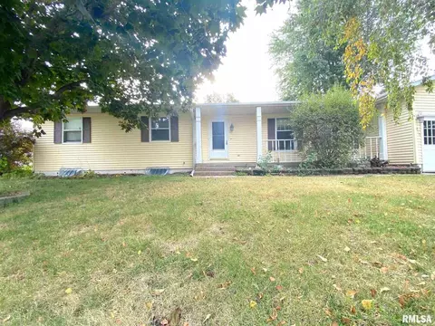 910 Pluto St, Geneseo, IL 61254 photo 2