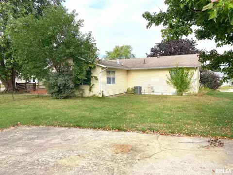 910 Pluto St, Geneseo, IL 61254 photo 5