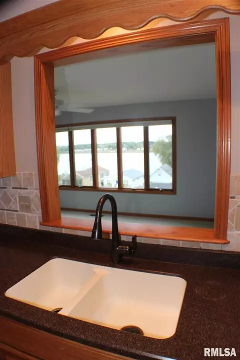 106 N 5th St, Fulton, IL 61252 photo 7